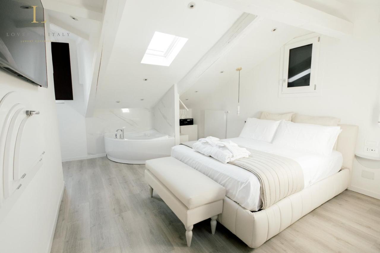Loversinitaly Romantic Apartments - Altana And Jacuzzi Venecia Exterior foto